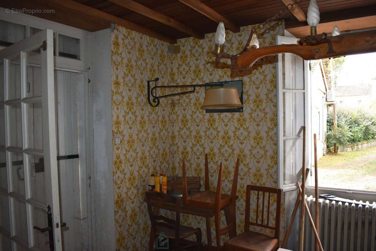 Maison plein pied de deux chambres au calme pres de la riviere a restaurer - photo 11