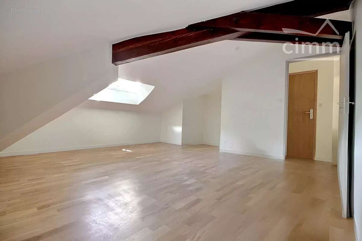 Appartement à SAINT-MARTIN-D'HERES