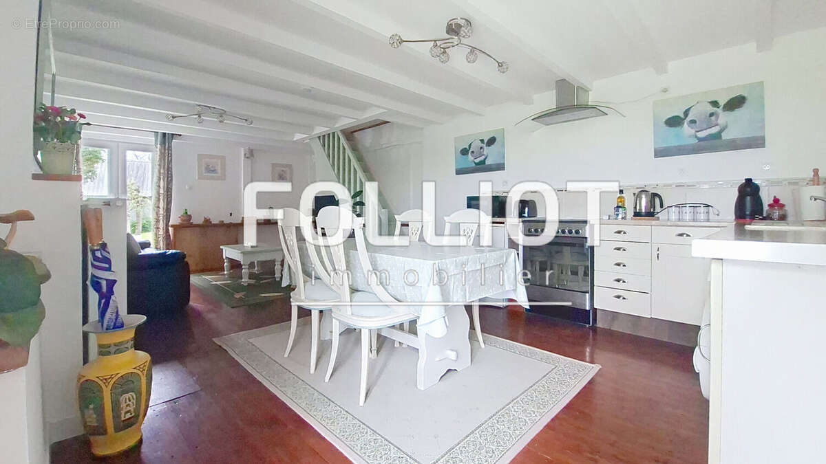 Maison à SAINT-GEORGES-DE-LIVOYE