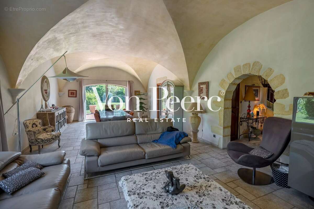 Maison à FONTVIEILLE