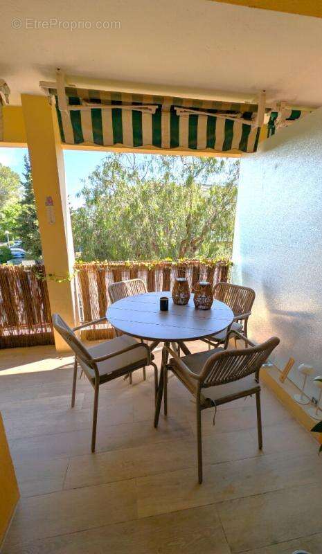 Grand t2  avec terrasse parking et cave . emplacement exceptionnel au c?ur de boulouris - photo 4