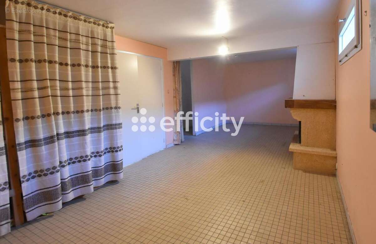 Maison à LOGONNA-DAOULAS