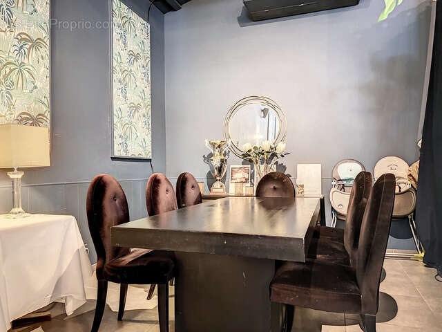 Commerce à SAINT-LAURENT-DES-ARBRES