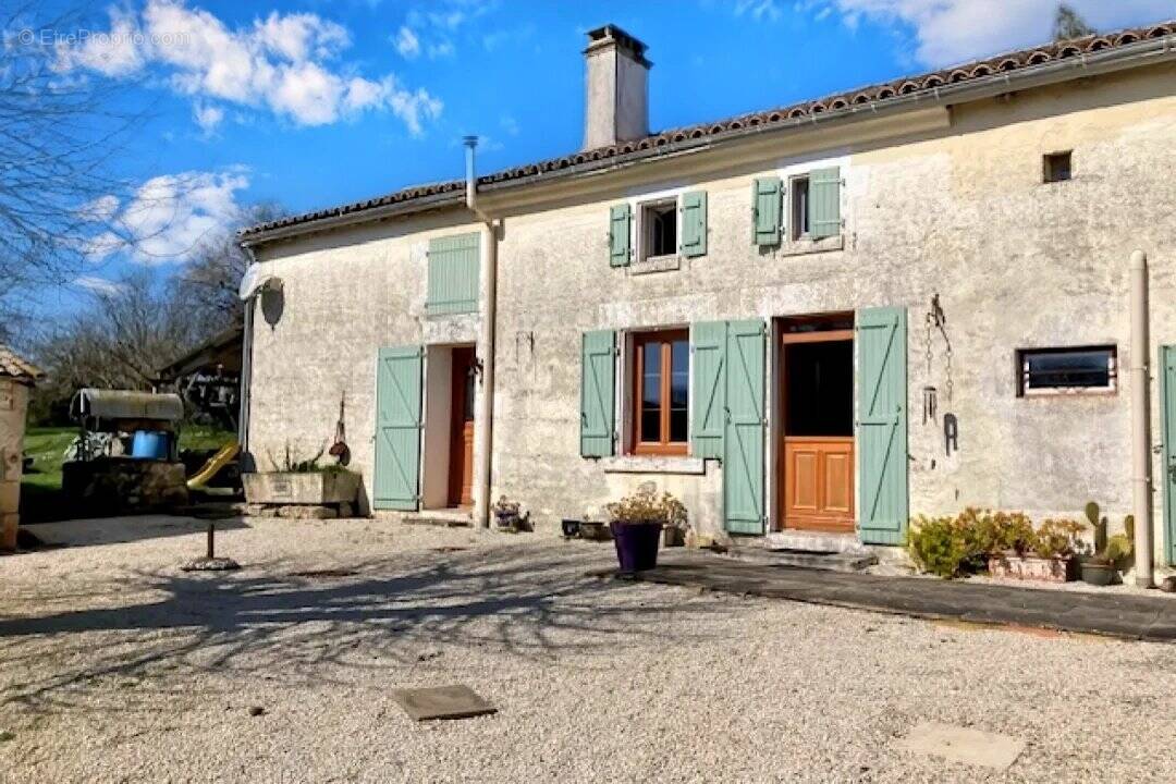 Maison à CHEF-BOUTONNE