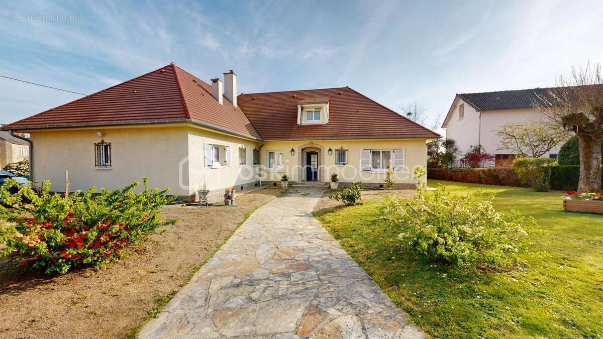 Maison à BELLAC