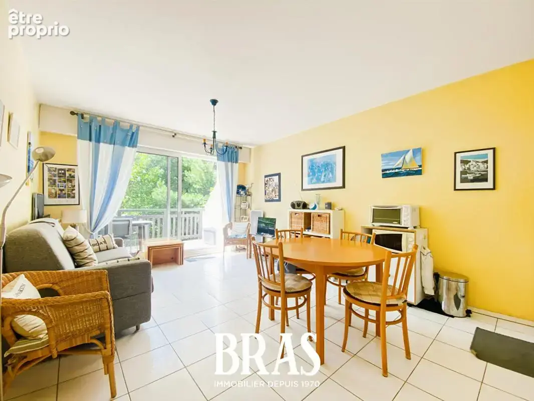 A vendre LA BAULE-LES PINS - 2 pièces - Dernier étage - Terrasse -Double parking - À 300 m de la plage - photo 2