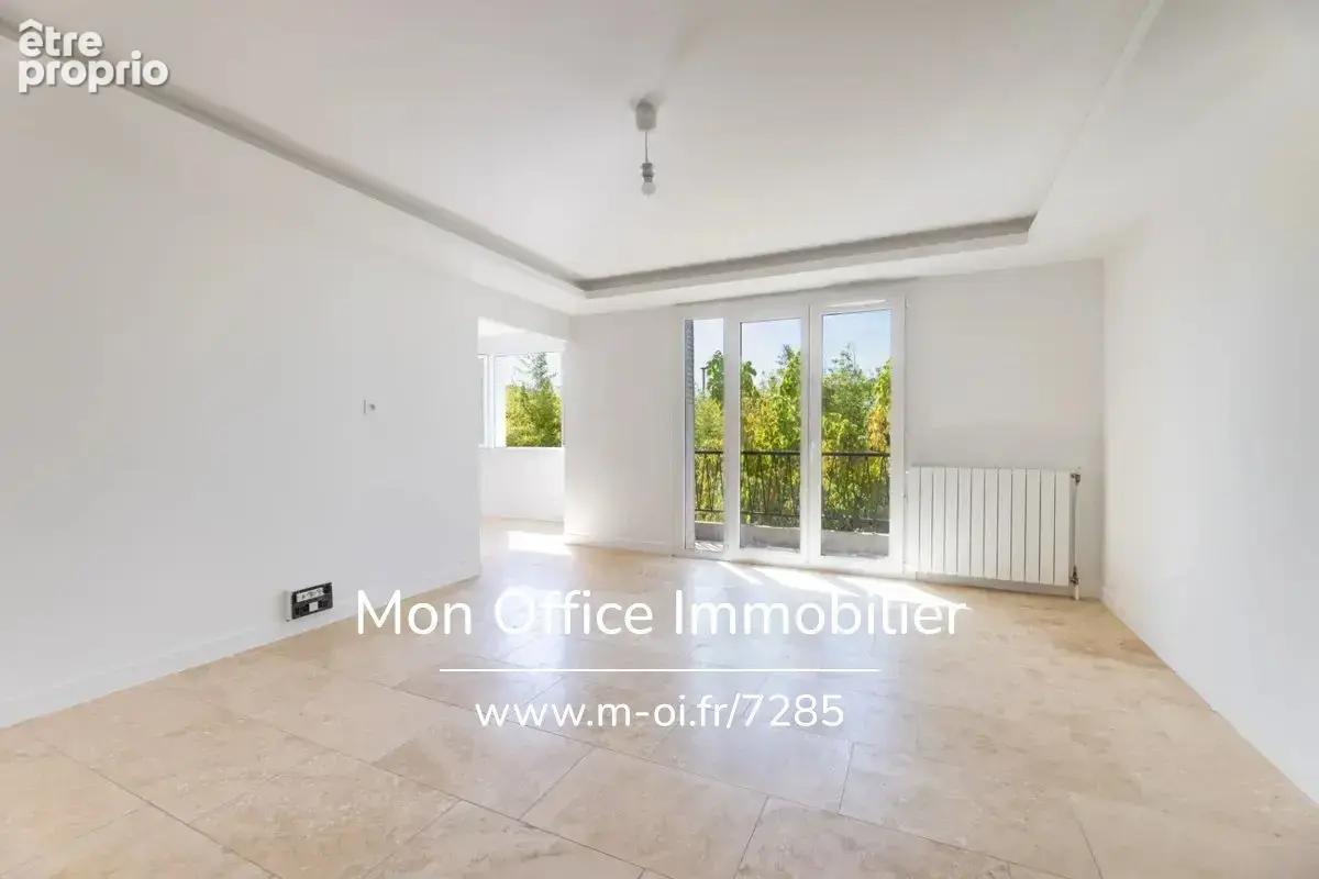Référence : 7285-NAM - Appartement 4 pièces balcon cave et parking - photo 8