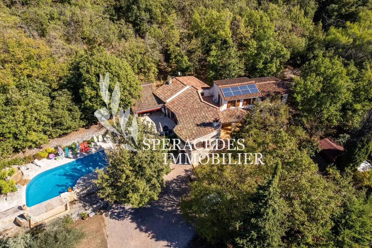 Maison à SAINT-CEZAIRE-SUR-SIAGNE