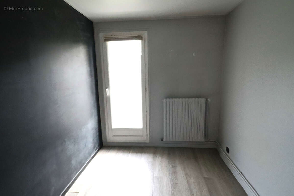 LE PECQ - Apt 2 pièces avec balcon et cave - photo 6