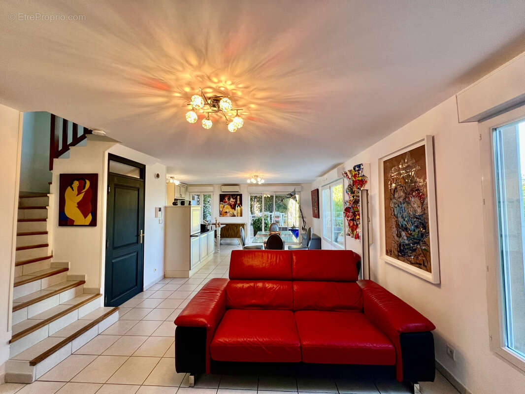 Appartement à SAINT-LAURENT-DU-VAR