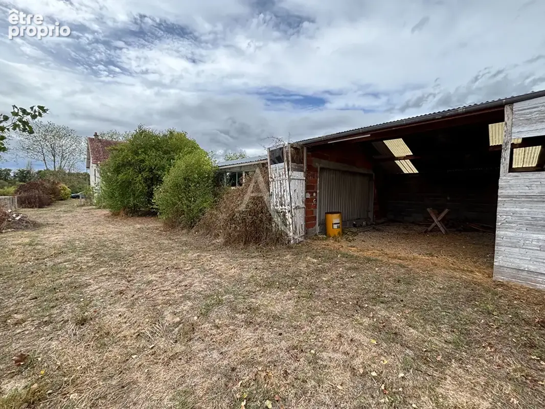 Maison rénovée avec sous-sol et dépendances - photo 12