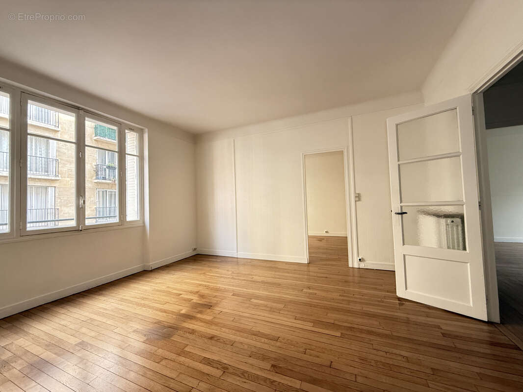 Appartement à PARIS-16E