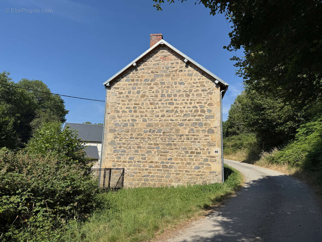 Auv 1225: Maison de caractère, grande grange, toits neufs, 1640m2 - photo 5