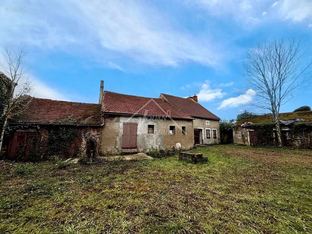 Maison à BELLENAVES