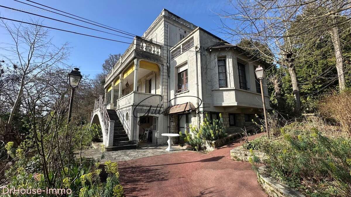 Maison à FOLLAINVILLE-DENNEMONT