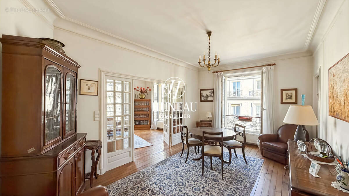 Appartement à PARIS-11E