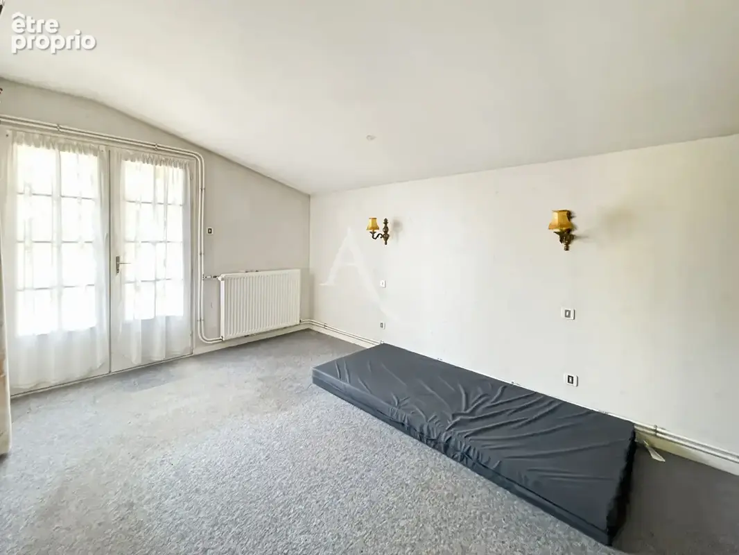 Maison en pierre avec dépendances ! 4 chambres - 7 334 m2 de terrain - photo 12