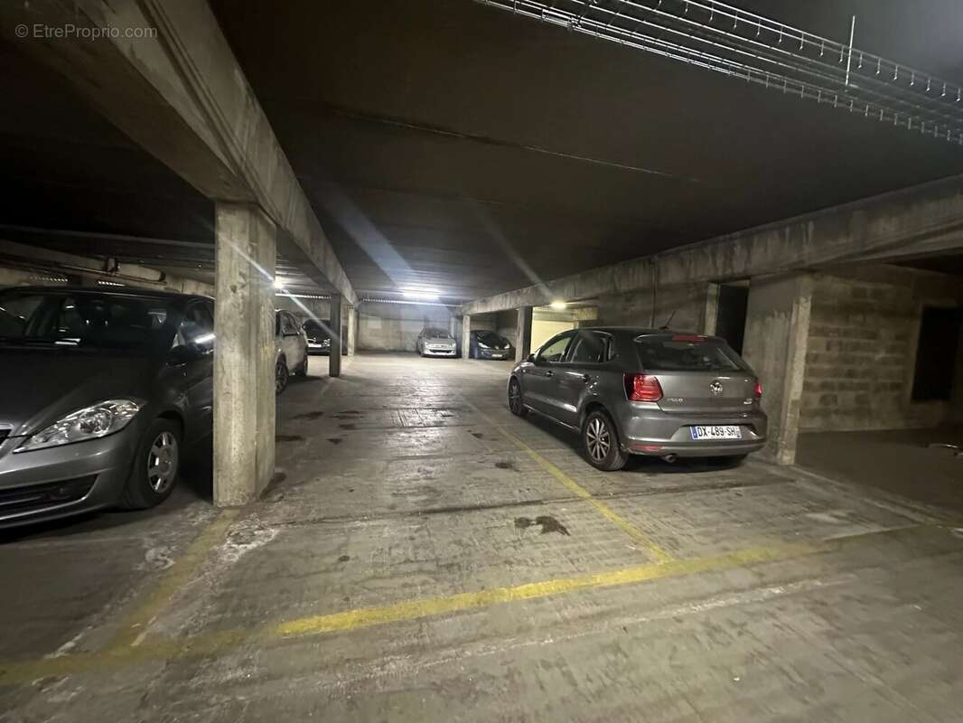 Parking à PARIS-19E