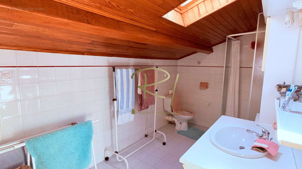 Maison à SAINT-SAUVEUR-DE-CRUZIERES