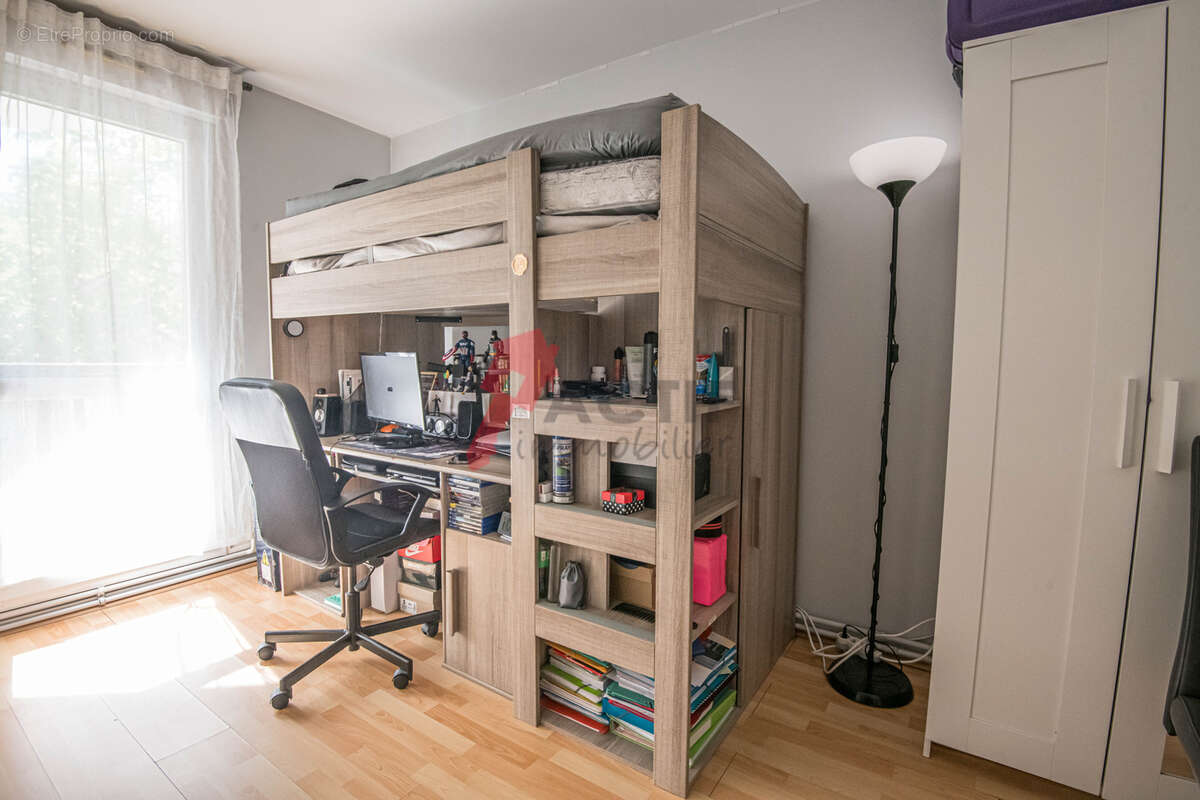 Appartement à COURCOURONNES