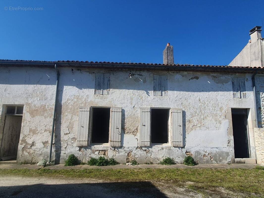 Maison à SAINT-ROMAIN-DE-BENET