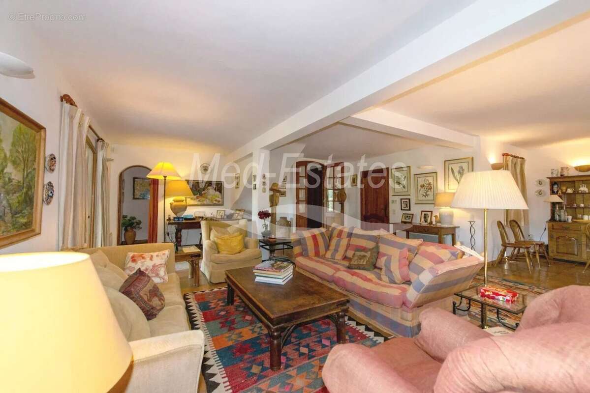 Maison à LA GARDE-FREINET