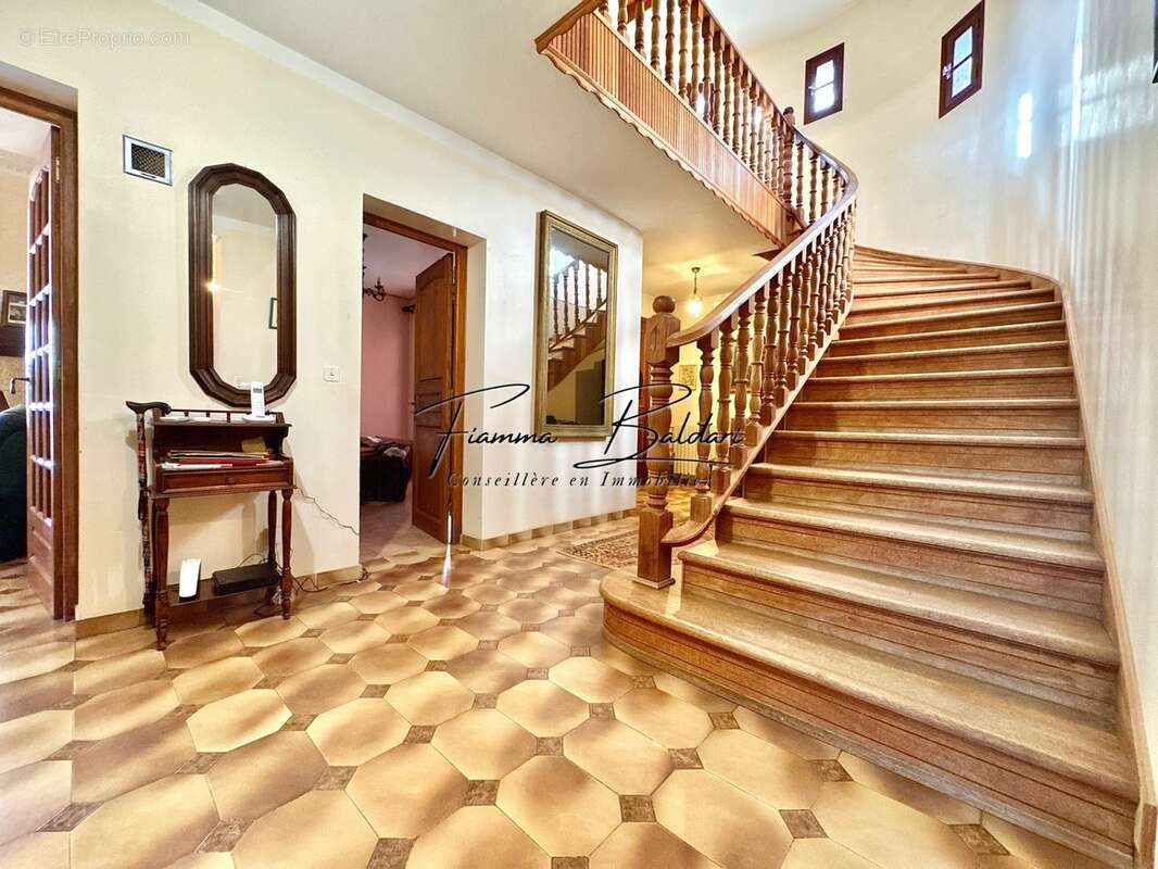 À vendre Villa 7 pièces de 205 m², Terrain 2 700 m², Havre de paix, Folelli, Penta di Casinca, Haute-Corse (20) - photo 5