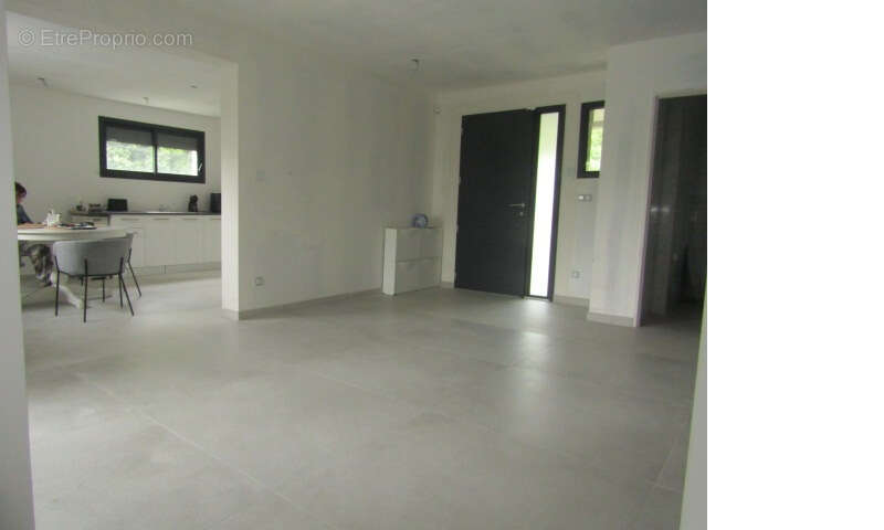 Villa neuve contemporaine 220m²  4 chambres sur terrain de 1200m² Donzère 465 000HAI - photo 6