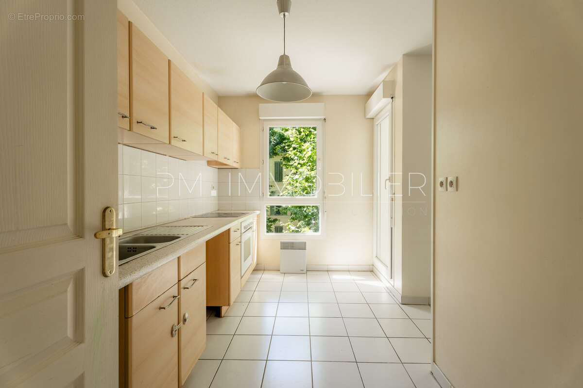 Appartement à MARSEILLE-5E