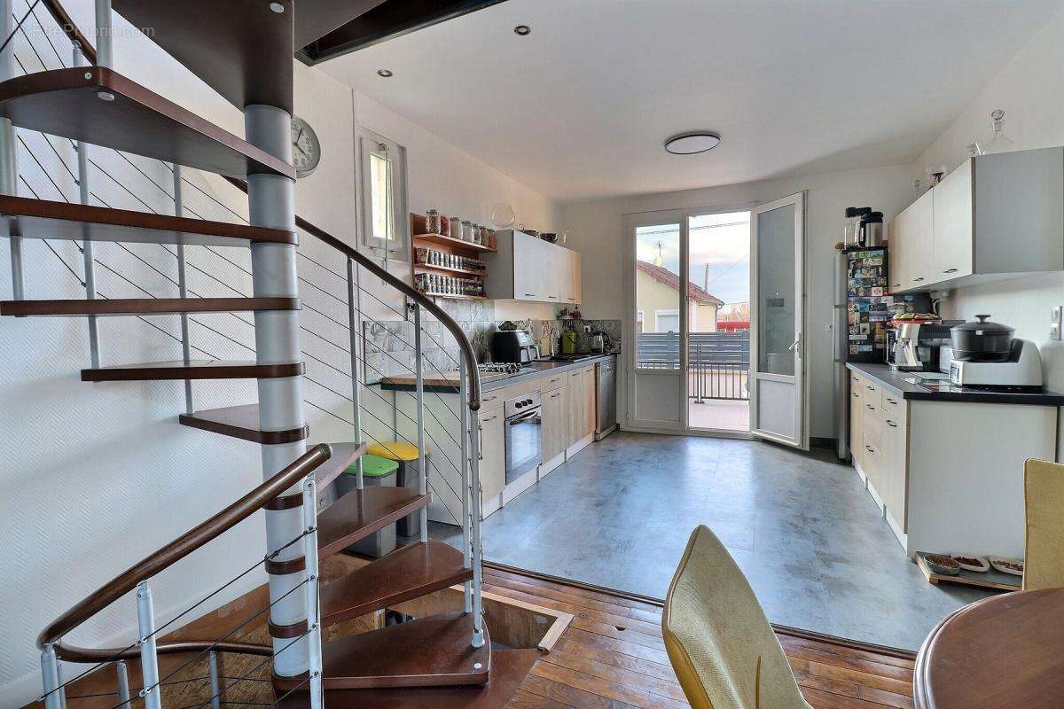 Maison à SARTROUVILLE