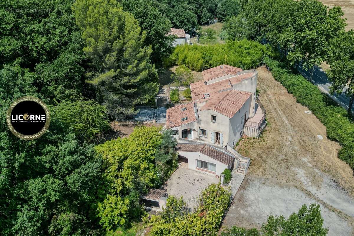 Maison 523 m² à Meyrargues  - photo 5