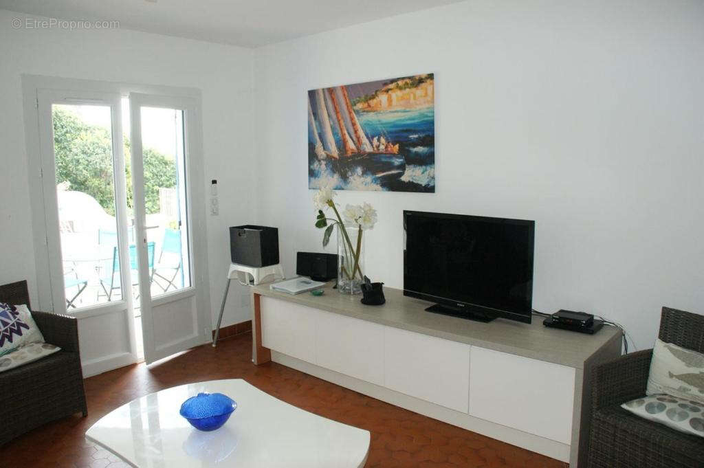 A vendre villa 6 chambres avec studio et 3 pieces independants vue mer exposition sud-ouest piscine garage parikings les issambr - photo 13
