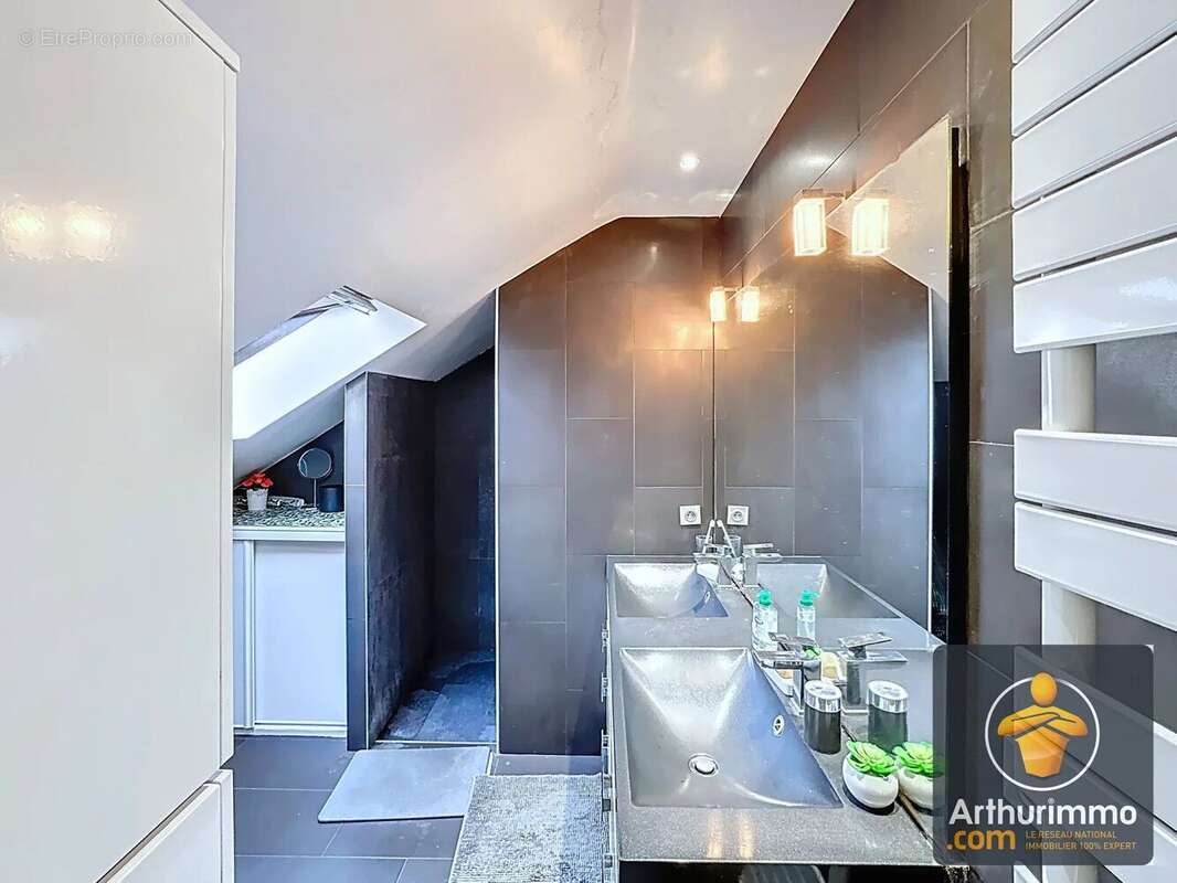 Maison à LIMEIL-BREVANNES