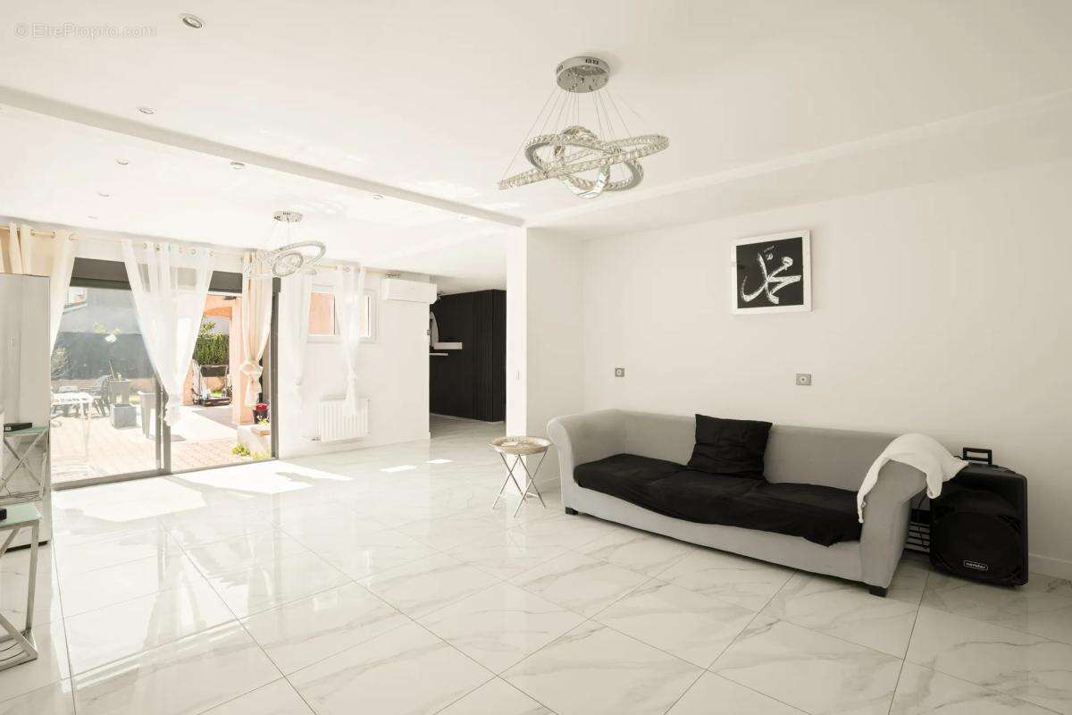 Maison à VAULX-EN-VELIN