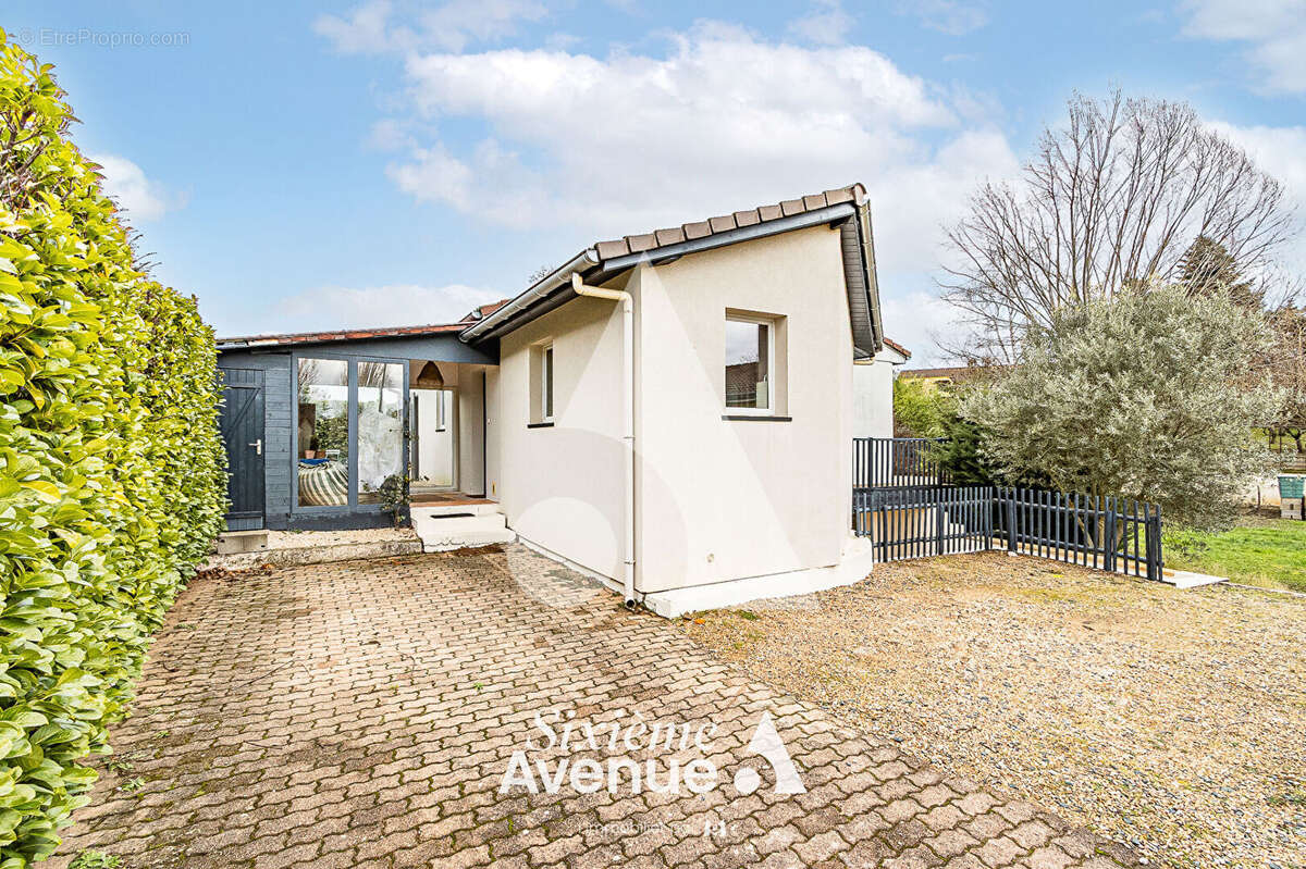 EXCLUSIVITÉ - Maison clé en main à proximité immédiate de l'école - CHAZAY-D'AZERGUES - photo 13