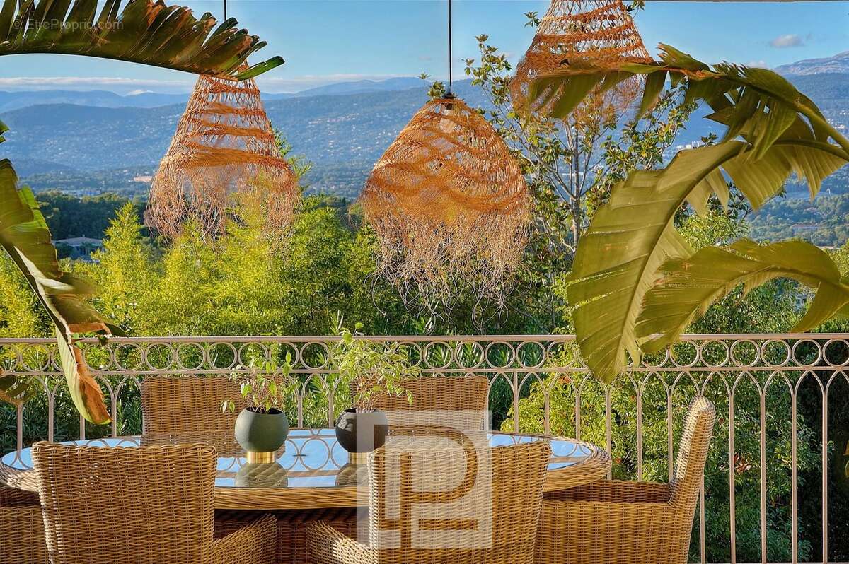 Très rare - Mougins Village - Propriété de charme avec potentiel et vue panoramique - photo 17