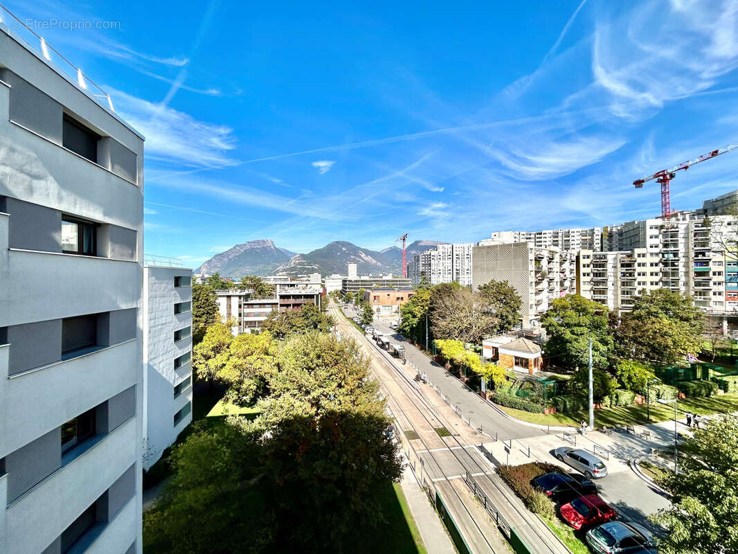 GRENOBLE - T4 de 80m2 à rénover avec un grand balcon - photo 5