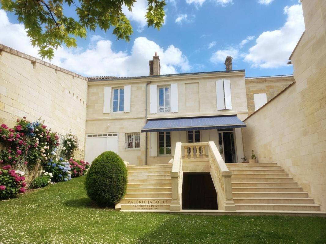 Maison à COUTRAS