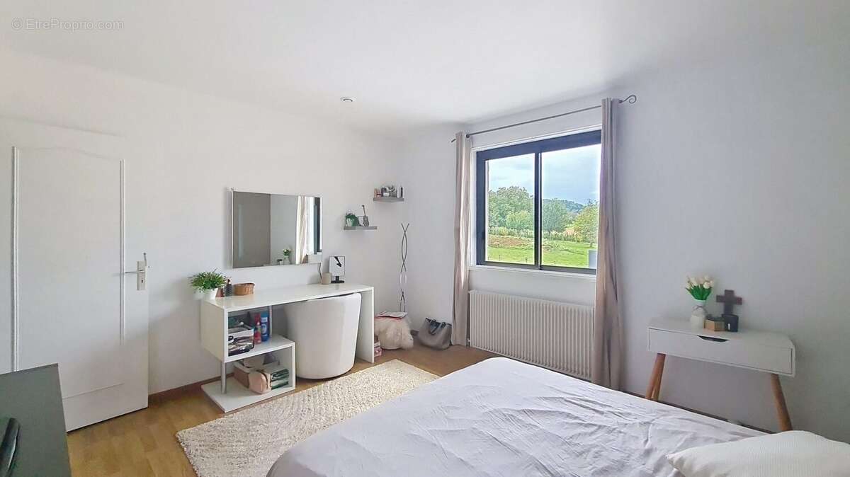 chambre 14 m² 60 - Maison à CUSSEY-SUR-L'OGNON
