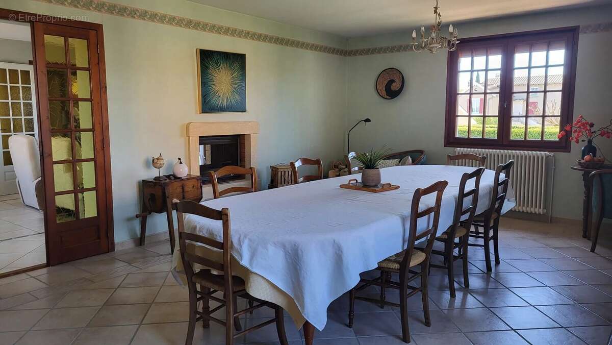 Maison à ROMANECHE-THORINS