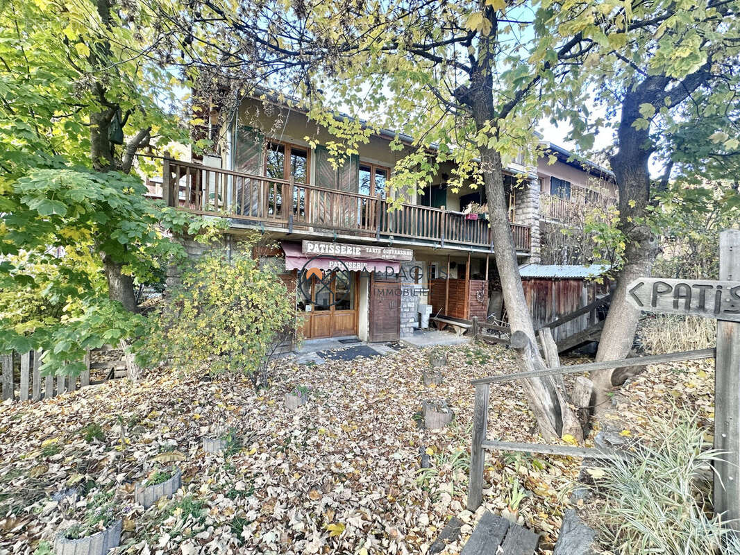 Commerce à RISTOLAS