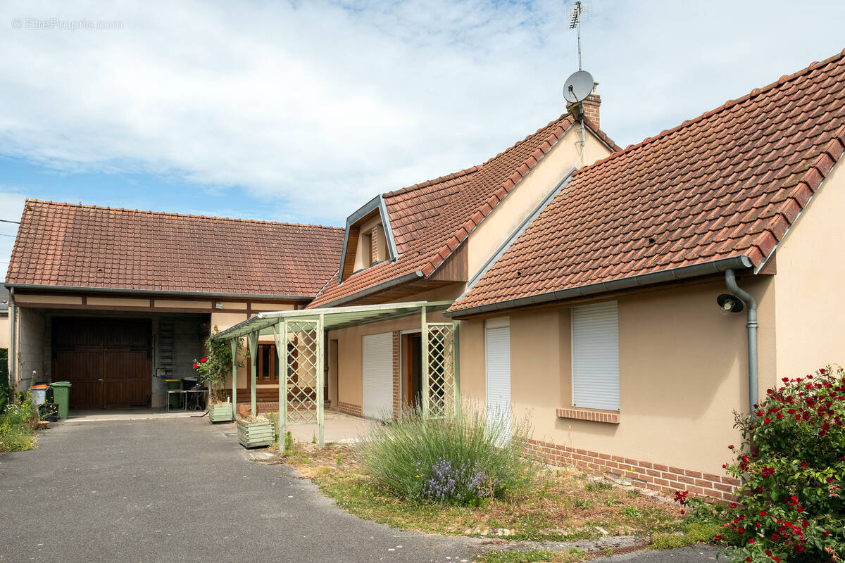 Maison à SAINT-SAUFLIEU