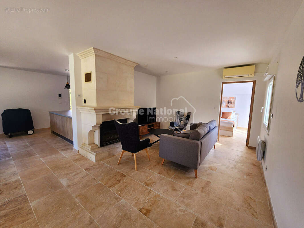 Maison à FONTVIEILLE