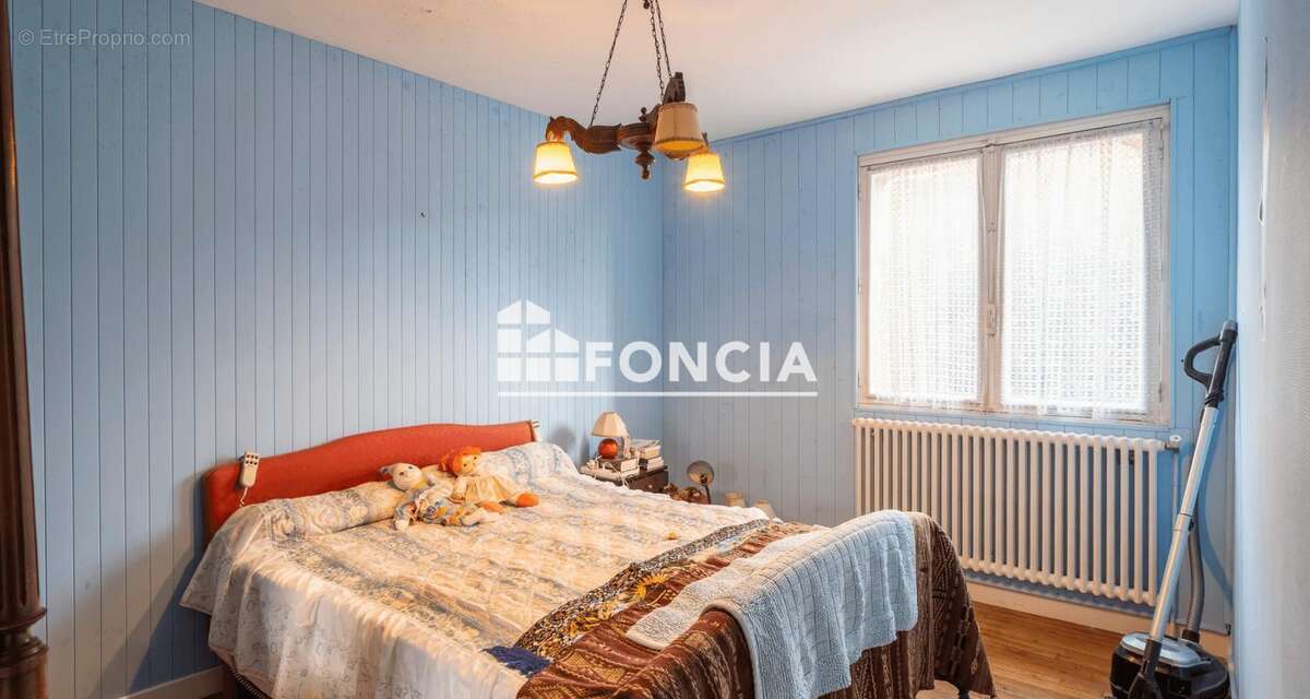 Maison à CHAMPCEVINEL