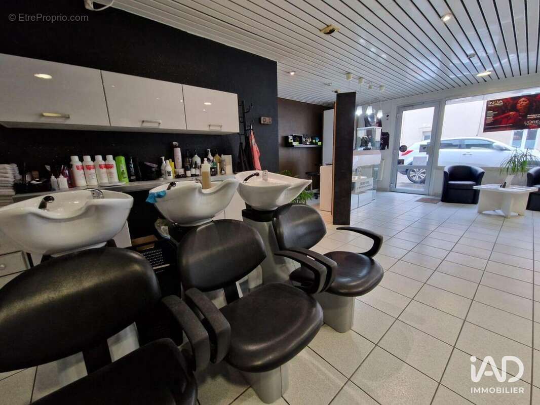 Photo 2 - Commerce à TAISSY