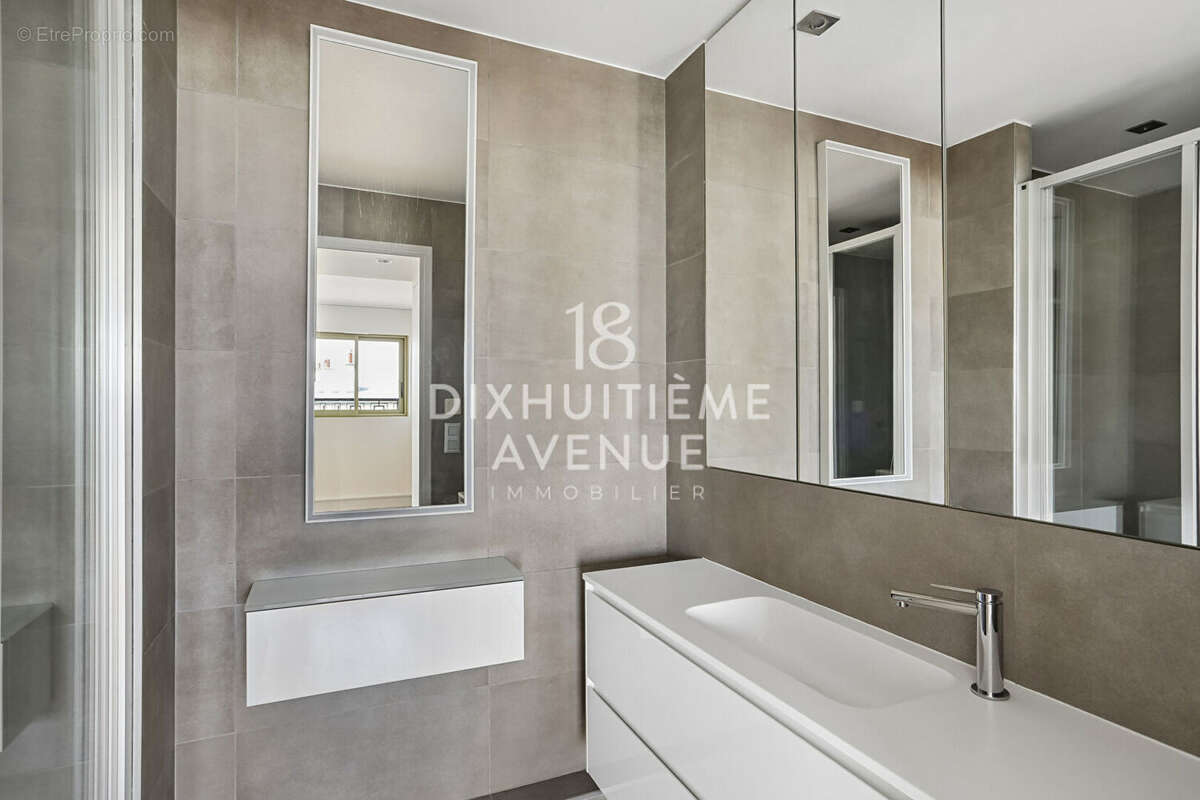 Appartement à PARIS-18E