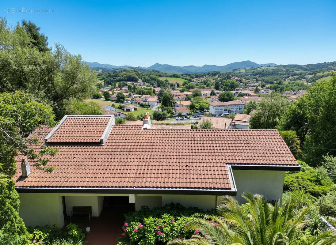 HERRIBISTA Maison Saint Pée Sur Nivelle T7  avec vue panoramique - photo 11