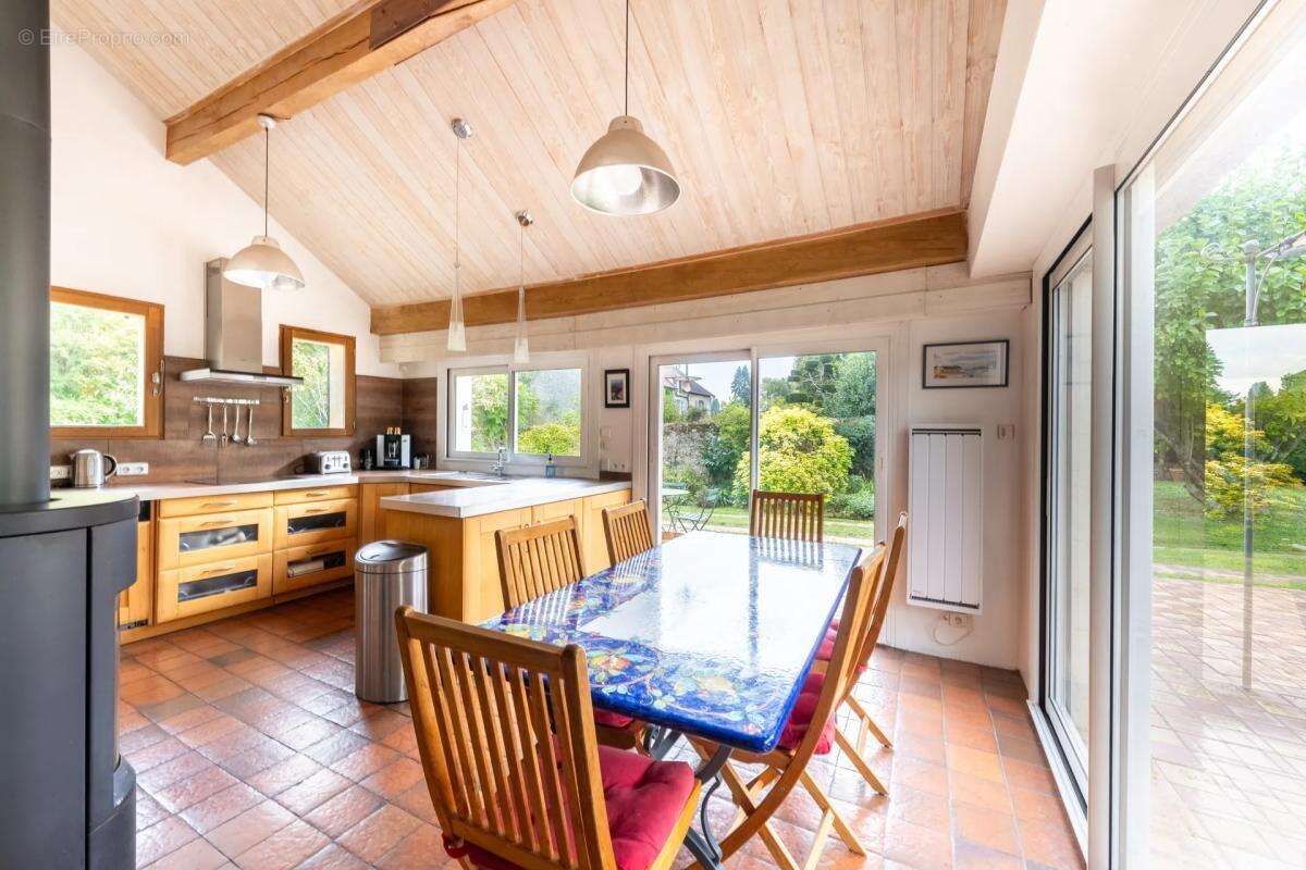 Maison à LA CELLE-LES-BORDES