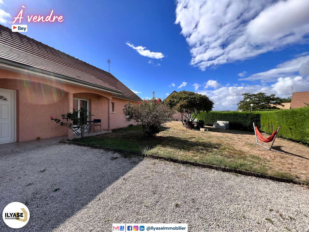 Maison 5 pièces  4 CH  1101 m2 - photo 5
