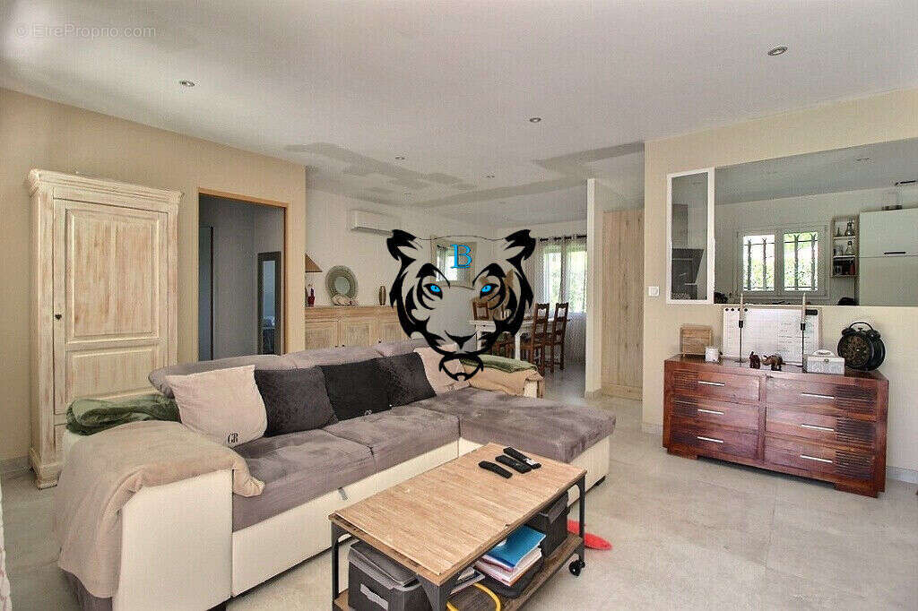 Maison à LE MUY
